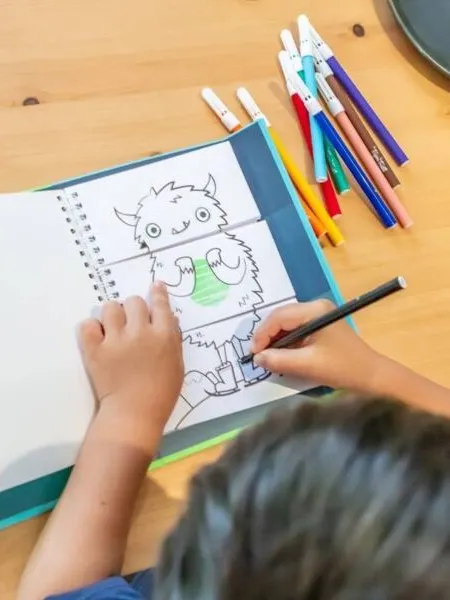 Tiger Tribe - zestaw kolorowanek Potworki