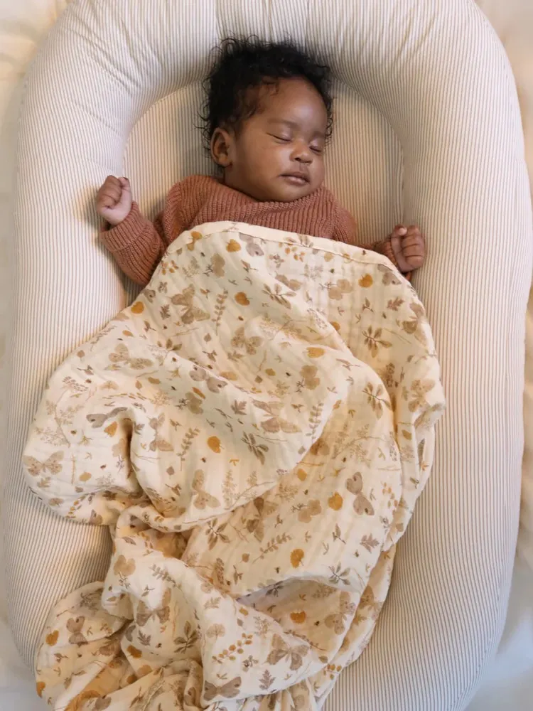 Cam Cam Copenhagen - gniazdko niemowlęce kokon Classic Stripes Camel