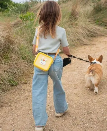 The Zoofamily - torba silikonowa na aparat/krótkofalówki Króliczek z kwiatami The Zoofamily - torba silikonowa na aparat/krótkofalówki Króliczek z kwiatami