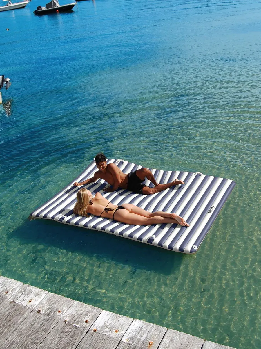 SUNNYLiFE - dmuchana platforma wodna Party Pad Marine Stripe