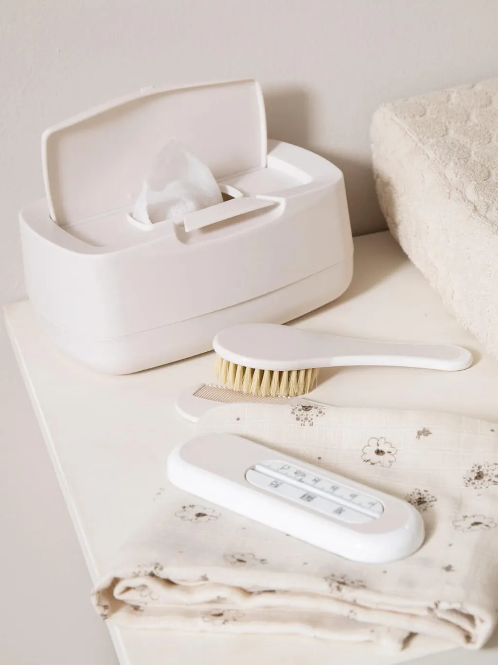 Bébé-jou - szczotka dla niemowląt z grzebykiem Light Oat Bébé-jou - szczotka dla niemowląt z grzebykiem Light Oat