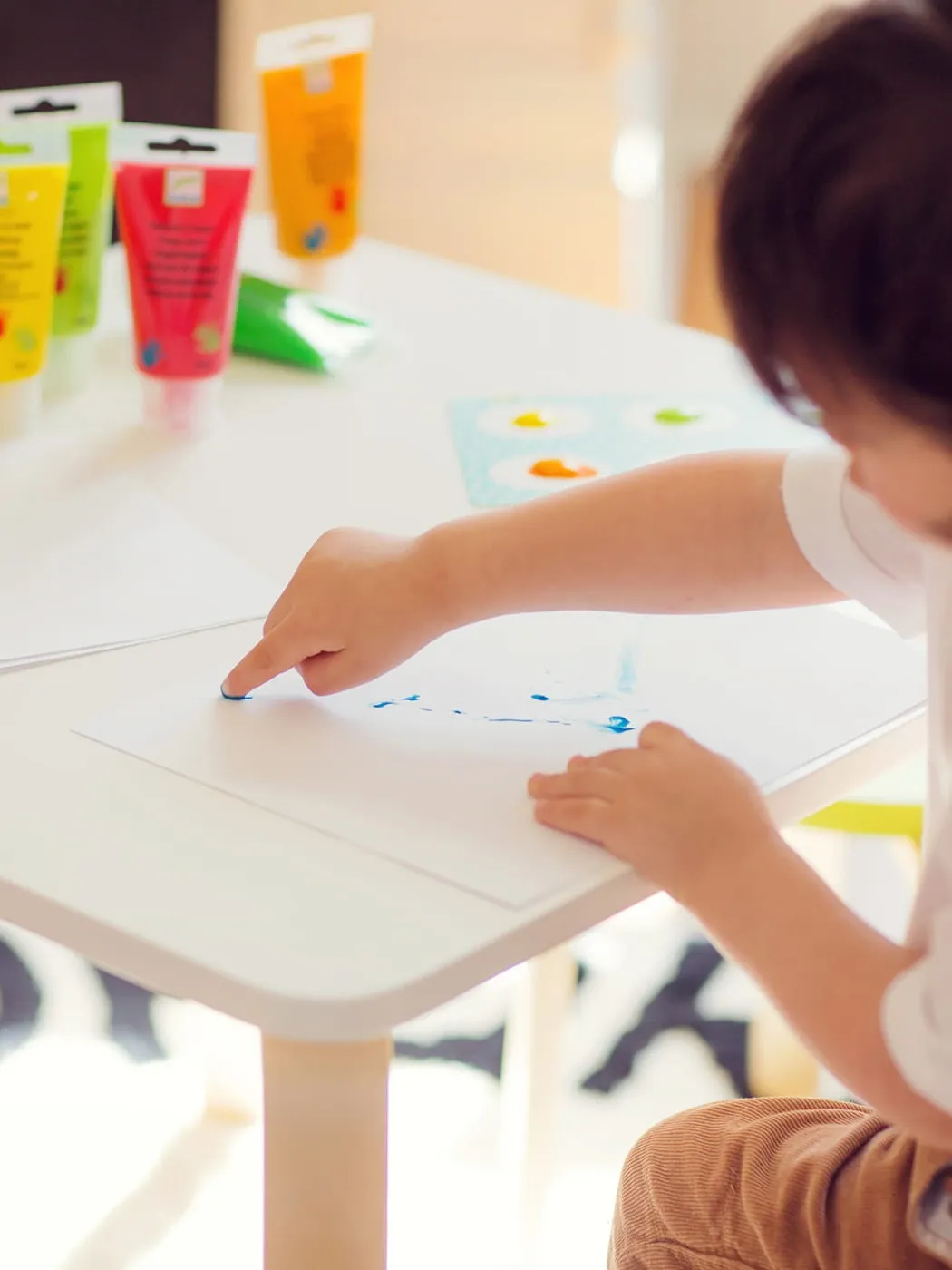 Djeco - bezpieczne farby do malowania palcami Djeco - bezpieczne farby do malowania palcami