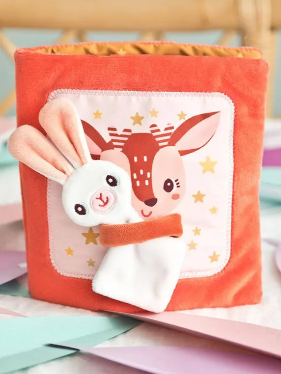 Lilliputiens - miękka książeczka aktywizująca z mini-komforterem Stella i jej przytulanka Lilliputiens - miękka książeczka aktywizująca z mini-komforterem Stella i jej przytulanka