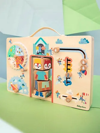 Lilliputiens - drewniana tablica manipulacyjna walizka "Ubranie na każdą pogodę" Lisiczka Alice 2 lata + Lilliputiens - drewniana tablica manipulacyjna walizka "Ubranie na każdą pogodę" Lisiczka Alice 2 lata +