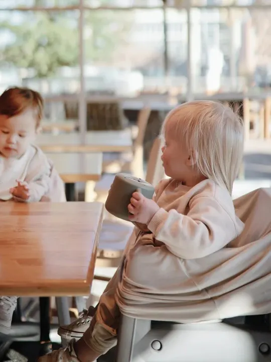Mushie - kubek niewysypek na przekąski Dried Thyme Mushie - kubek niewysypek na przekąski Dried Thyme