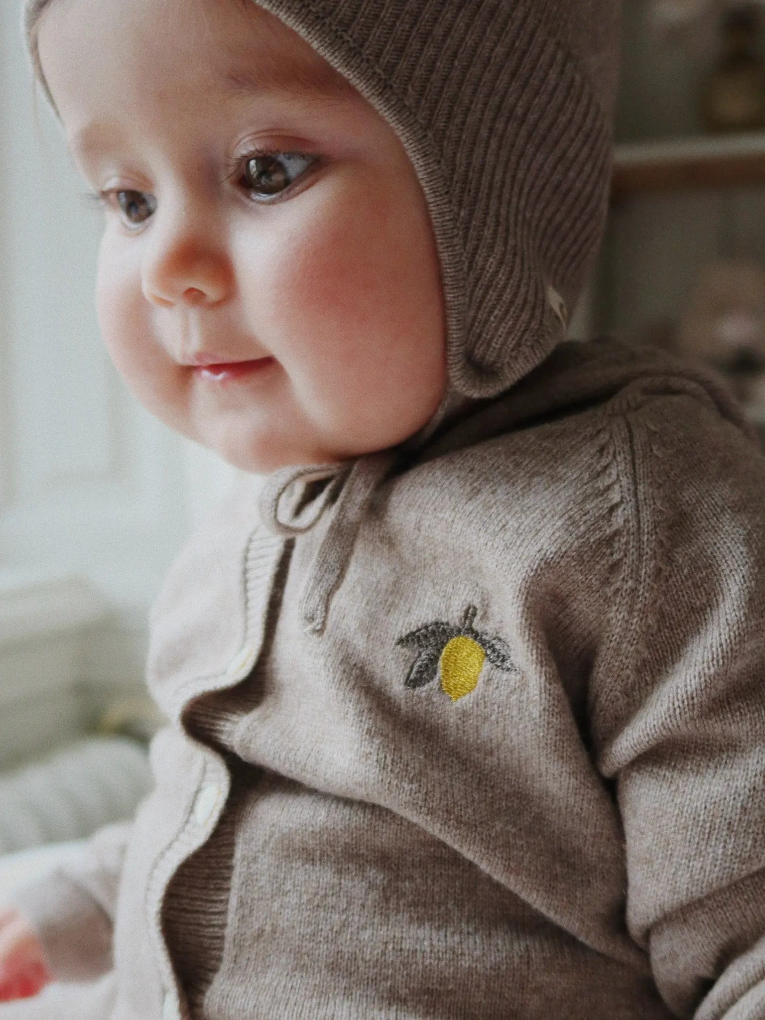 Konges Sløjd - kombinezon niemowlęcy z wełny merino Mattou Knit Onesie Light Brown Konges Sløjd - kombinezon niemowlęcy z wełny merino Mattou Knit Onesie Light Brown