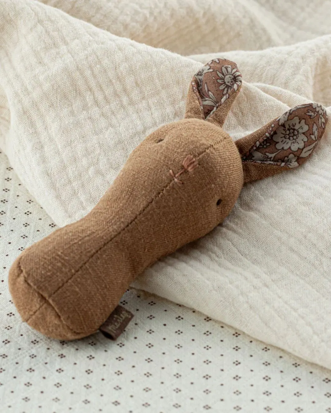 Maileg - miękka grzechotka - Lullaby friends Maileg - miękka grzechotka - Lullaby friends