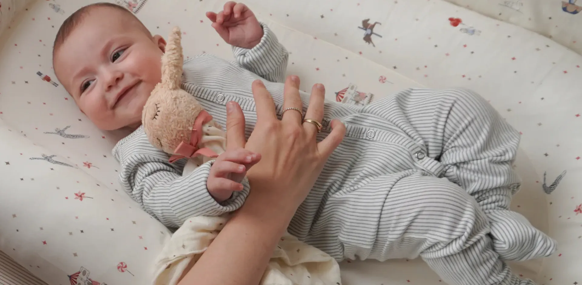 W czym powinno spać dziecko? Jak ubrać dziecko do snu?