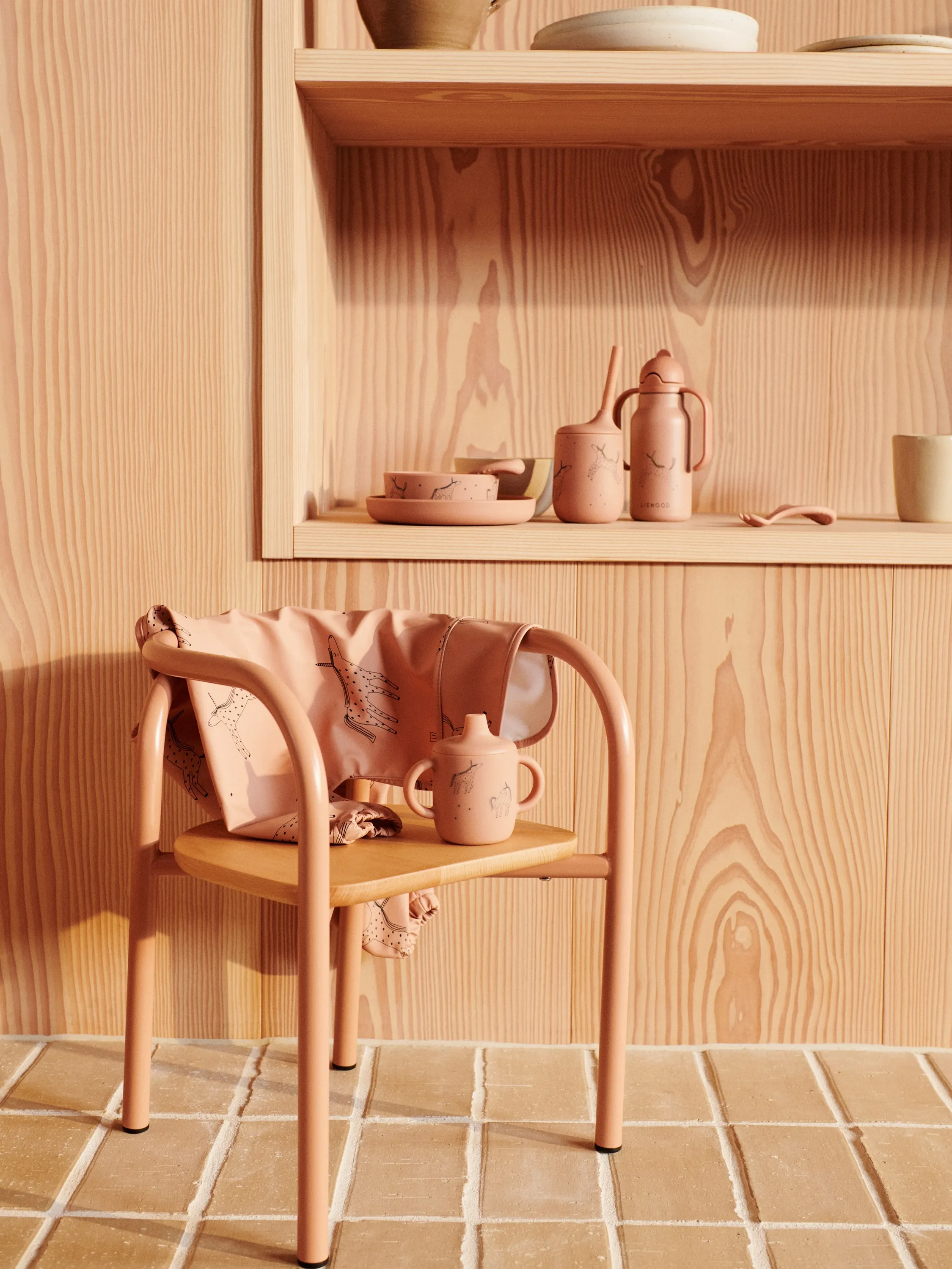 Liewood – śliniak niemowlęcy z rękawami Merle Printed Cape Bib Liewood – śliniak niemowlęcy z rękawami Merle Printed Cape Bib