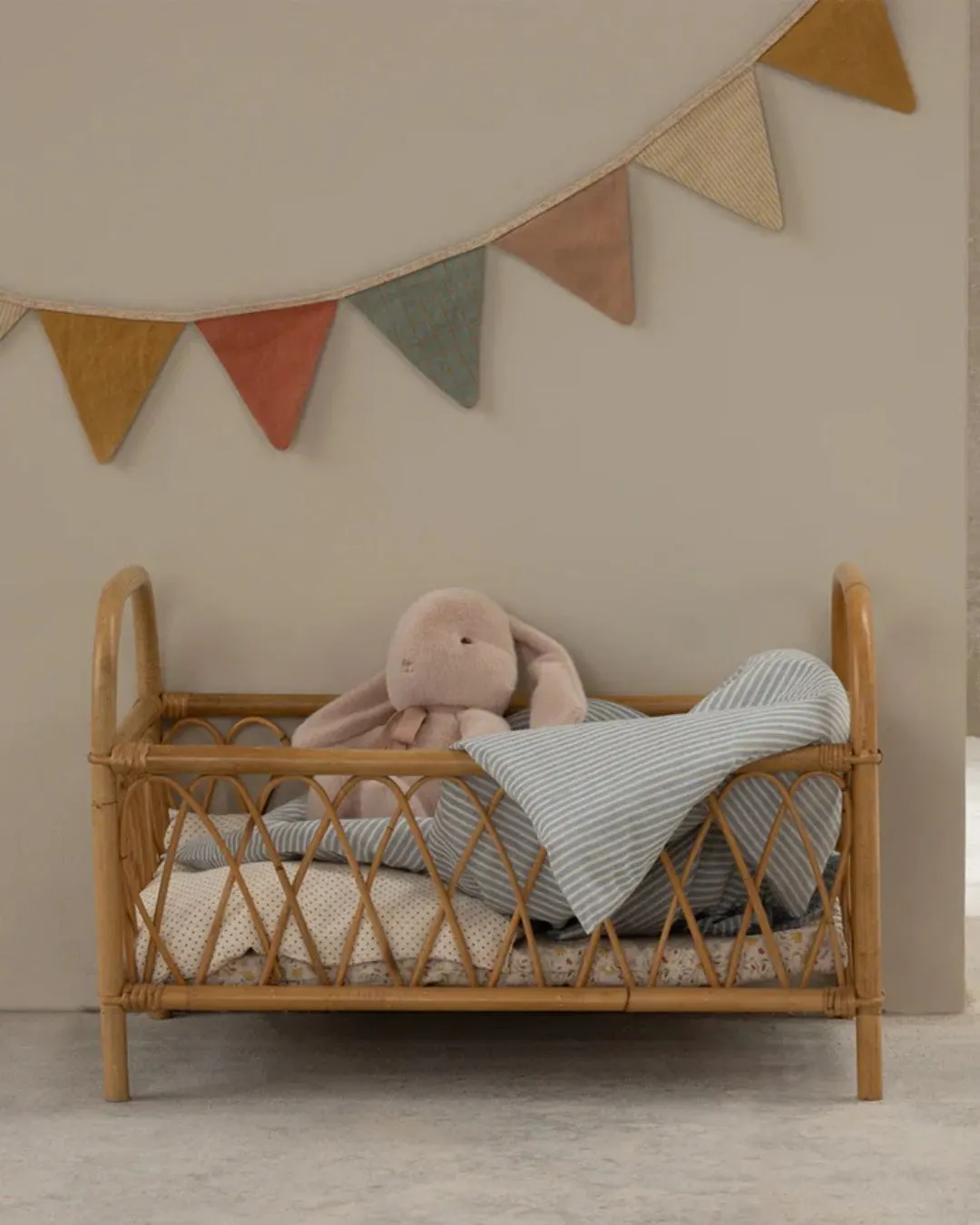 Maileg - pluszowy Króliczek - średniej wielkości 34 cm jasnoróżowy Maileg - pluszowy Króliczek - średniej wielkości 34 cm jasnoróżowy