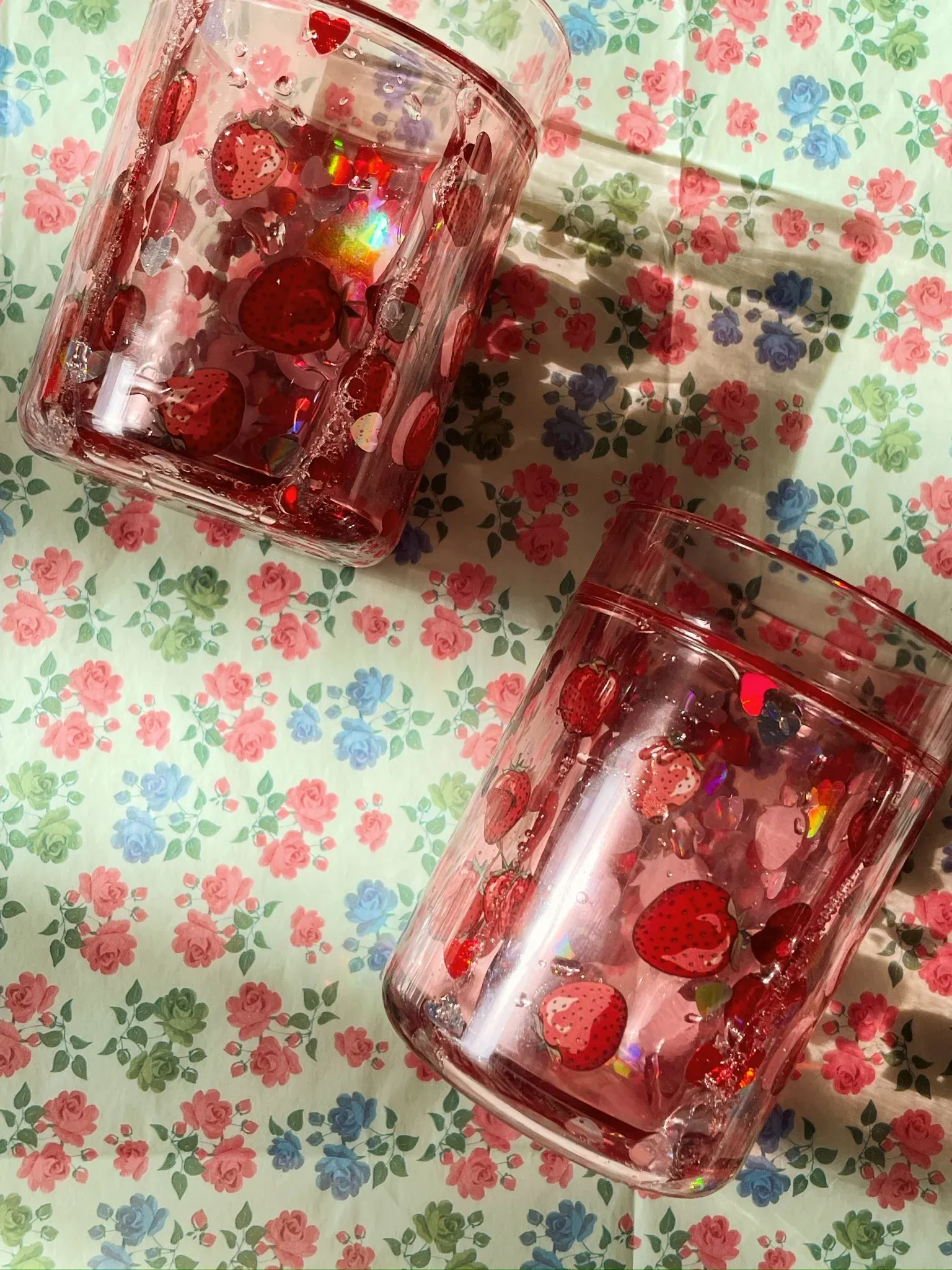 Konges Sløjd - kubek dla dziecka 2 sztuki Glitter Cups Fragola Konges Sløjd - kubek dla dziecka 2 sztuki Glitter Cups Fragola