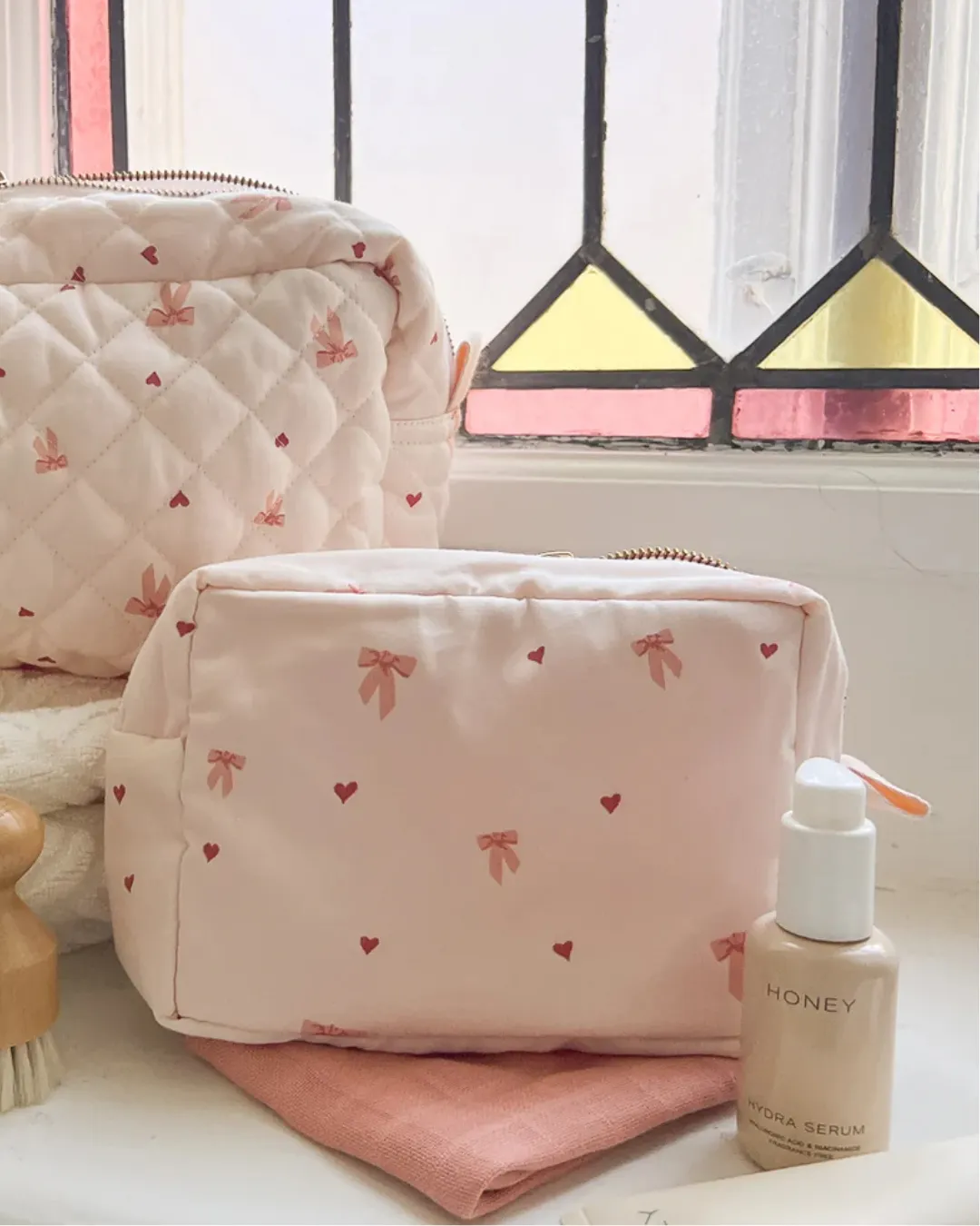 Cam Cam Copenhagen - praktyczna kosmetyczka organizer dla mamy OCS Bows