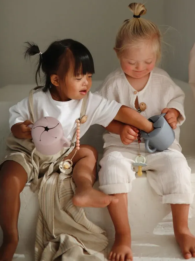 Mushie - kubek niewysypek na przekąski Powder Blue Mushie - kubek niewysypek na przekąski Powder Blue