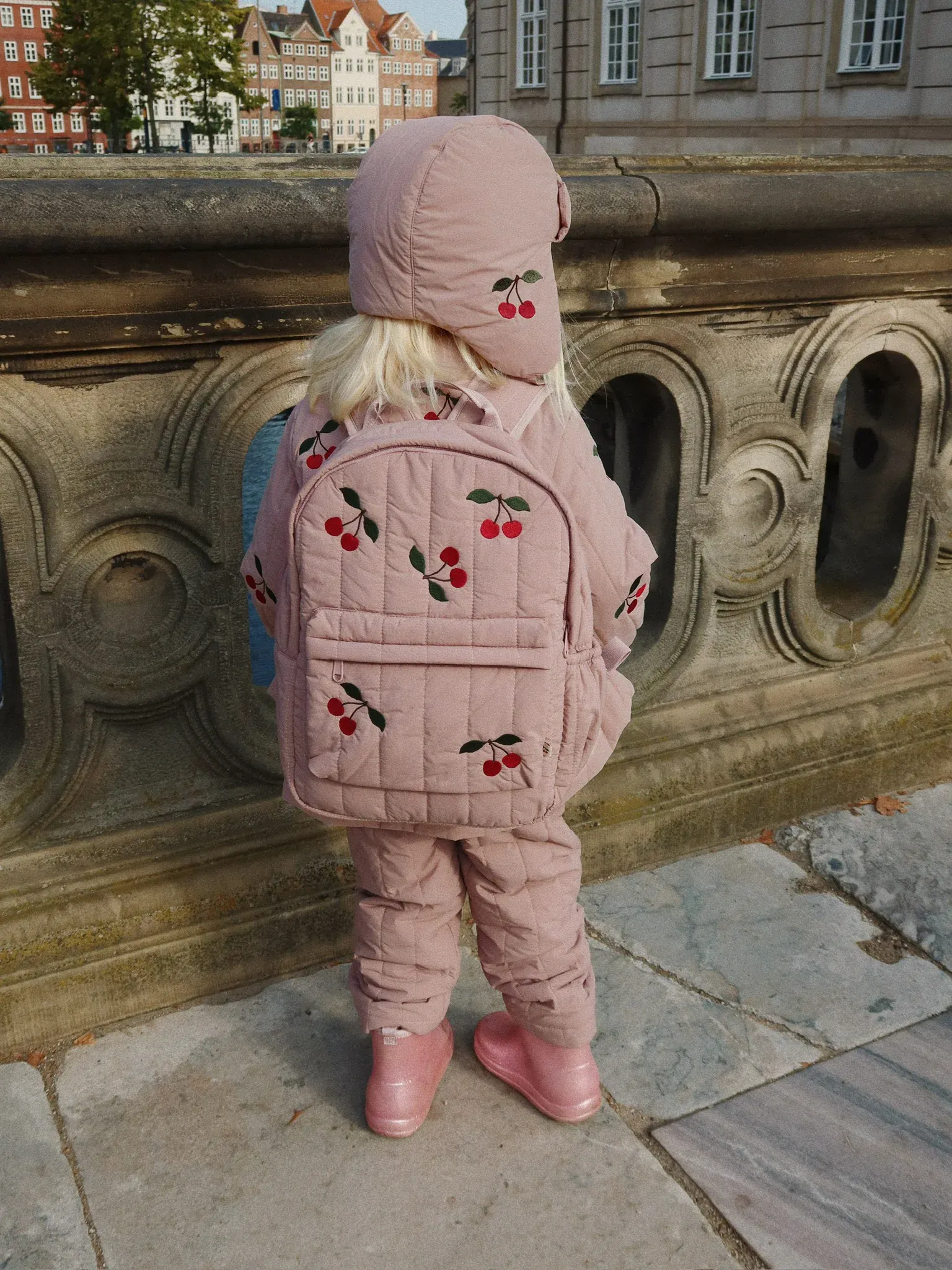 Konges Sløjd - pikowany plecak dla dzieci Juno Quilted Backpack Midi Twilight Mauve Konges Sløjd - pikowany plecak dla dzieci Juno Quilted Backpack Midi Twilight Mauve