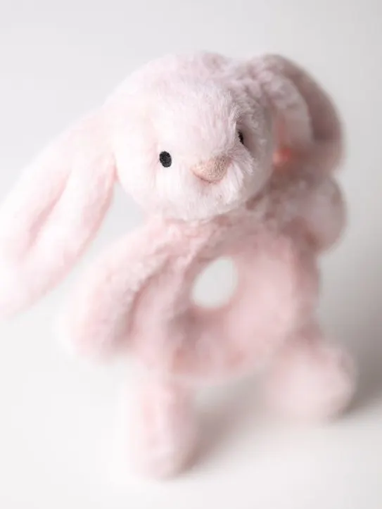 Jellycat - króliczek grzechotka jasnoróżowa 18 cm Jellycat - króliczek grzechotka jasnoróżowa 18 cm