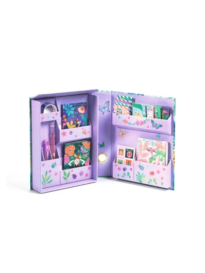 Segregator z zestawem papierniczym Djeco Marie Segregator z zestawem papierniczym Djeco Marie