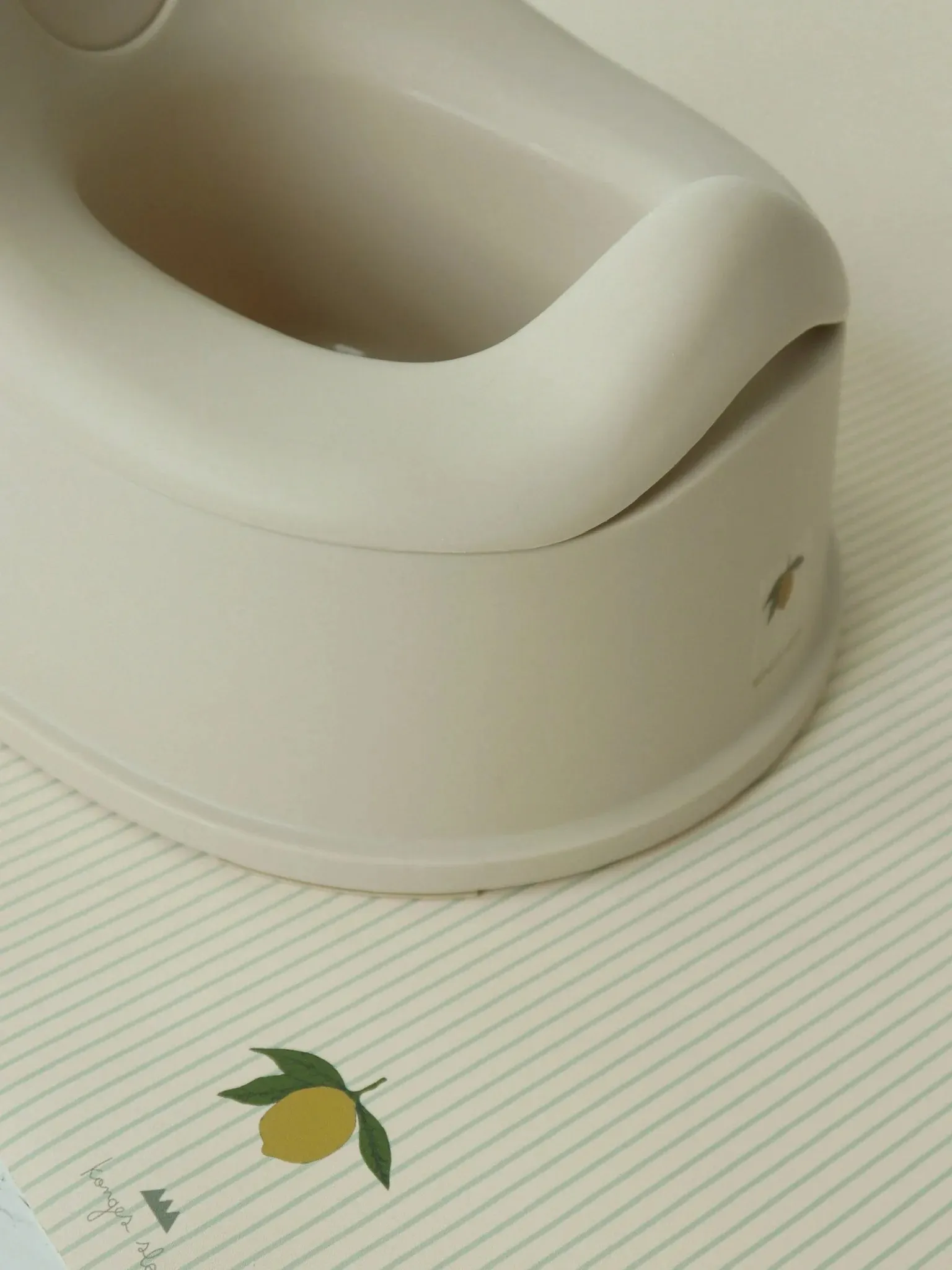 Konges Sløjd - pierwszy nocnik dziecięcy Lemon Konges Sløjd - pierwszy nocnik dziecięcy Lemon