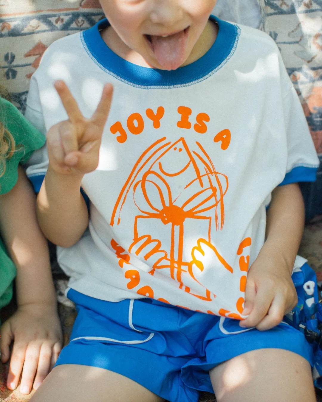 BOBO CHOSES – T-shirt Joy Is A Wrapping Gift Off-white BOBO CHOSES – T-shirt Joy Is A Wrapping Gift Off-white