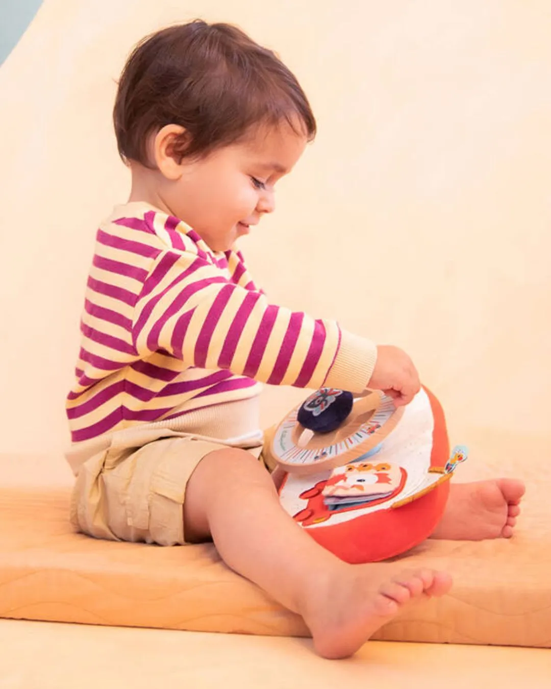 Lilliputiens - miękka sensoryczna tablica manipulacyjna farma Lilliputiens - miękka sensoryczna tablica manipulacyjna farma