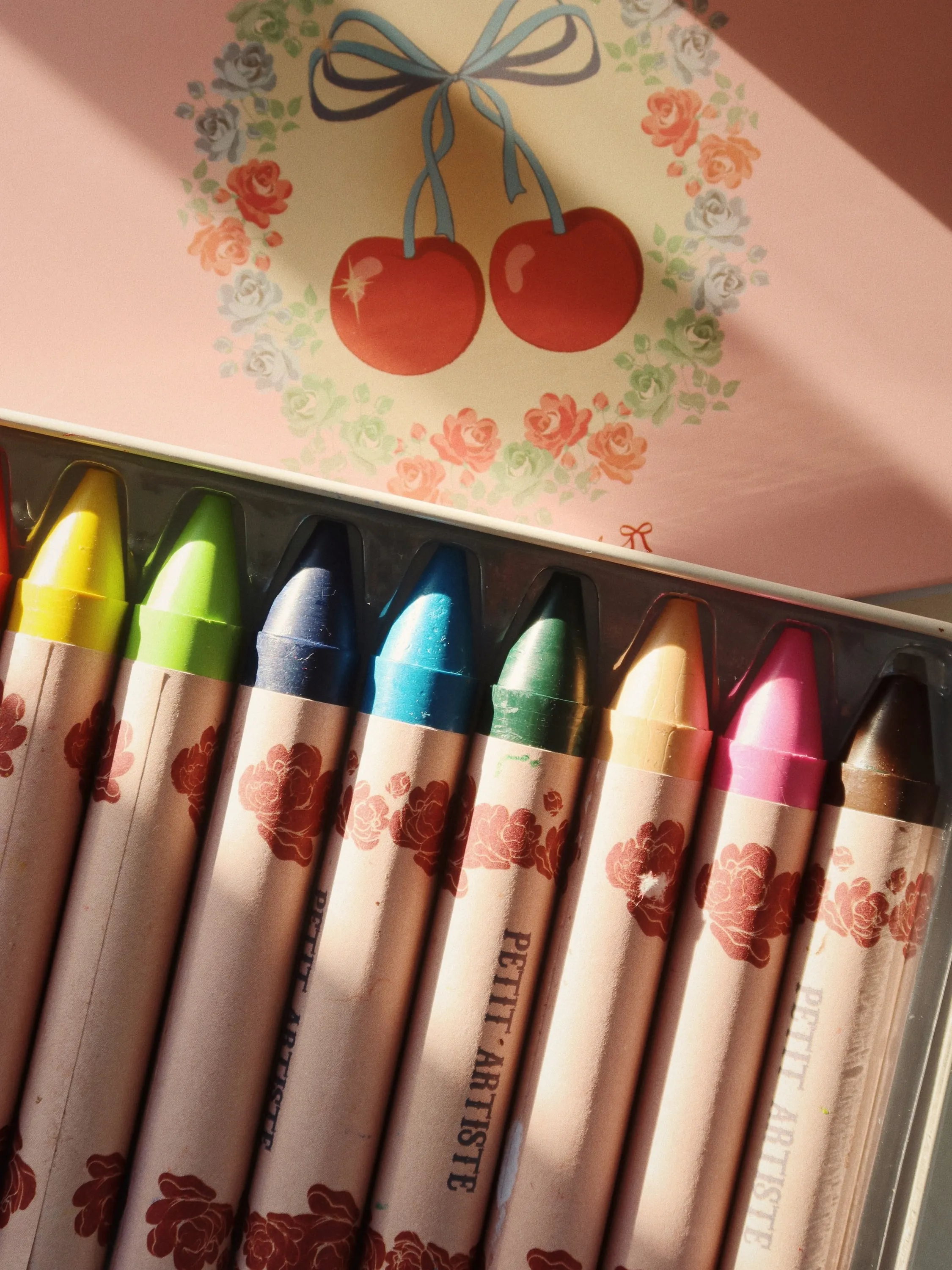 Konges Sløjd - kredki z wosku pszczelego Cherry Bow Konges Sløjd - kredki z wosku pszczelego Cherry Bow