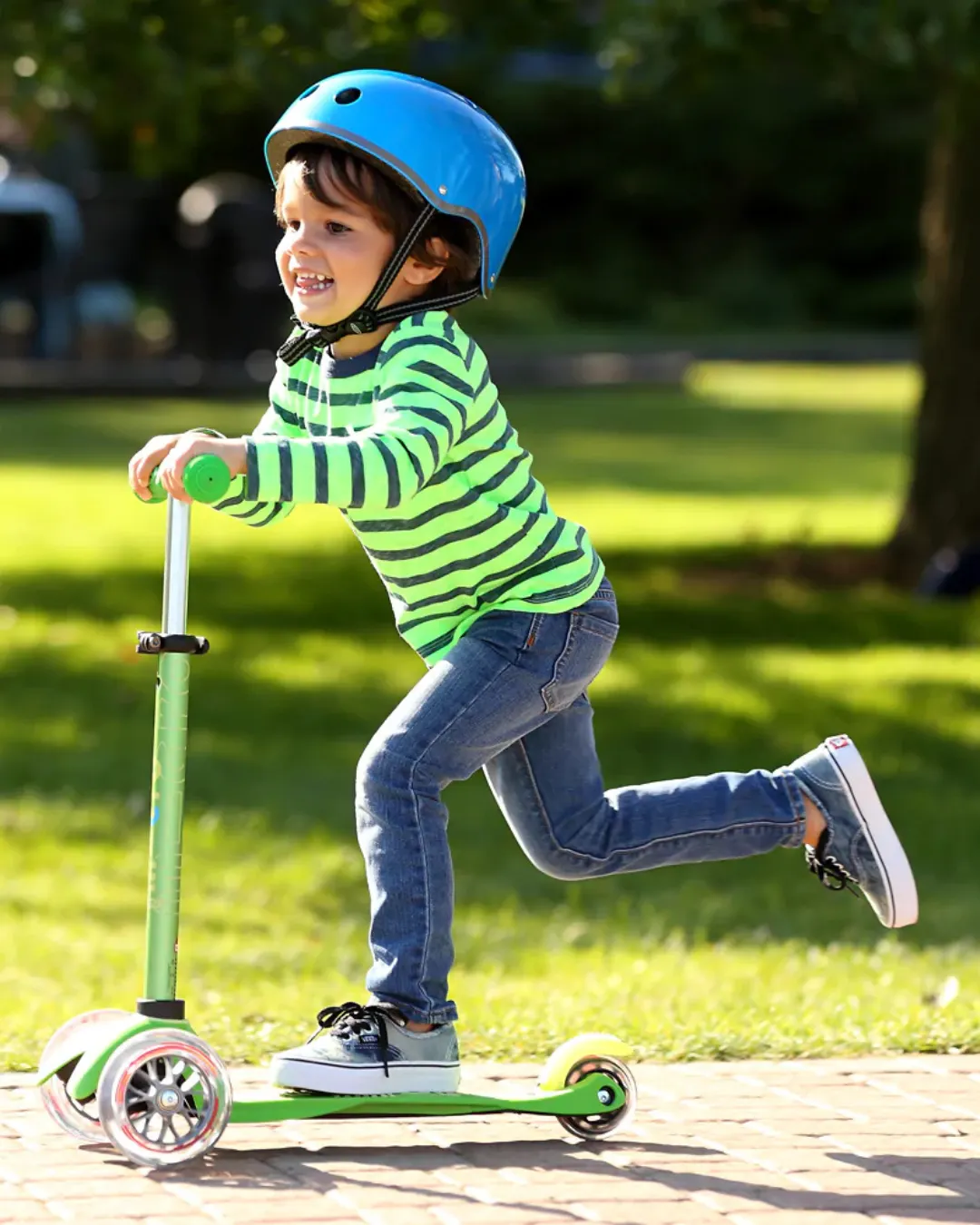 Micro - hulajnoga ze świecącymi kołami Mini Micro Deluxe LED Green