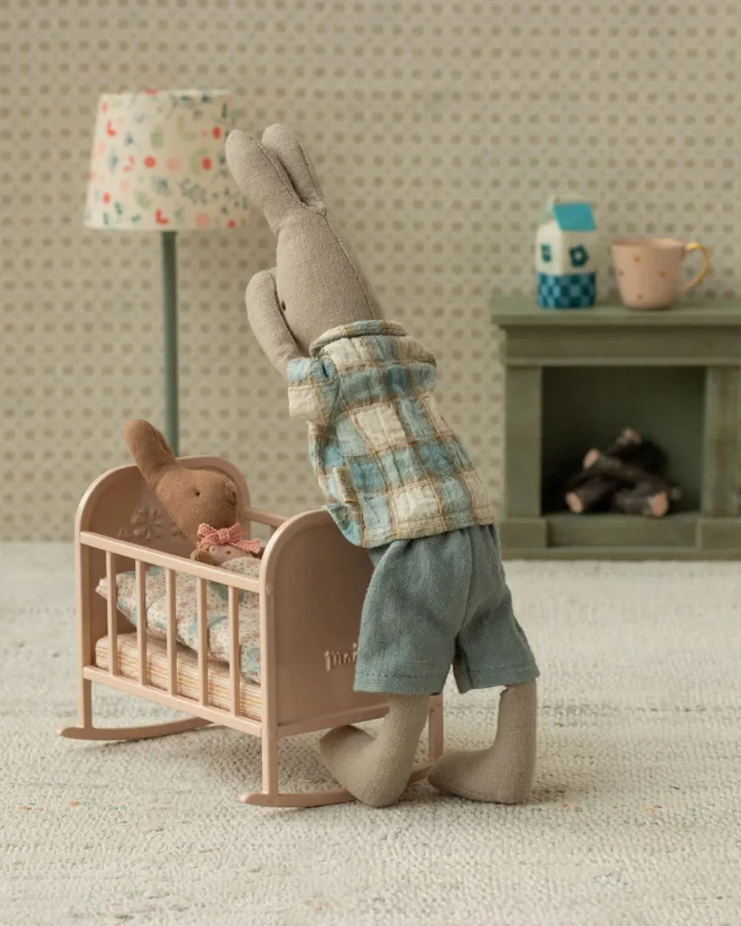 Maileg - miniaturowa kołyska dla Myszek - Moja - jasnoróżowa Maileg - miniaturowa kołyska dla Myszek - Moja - jasnoróżowa