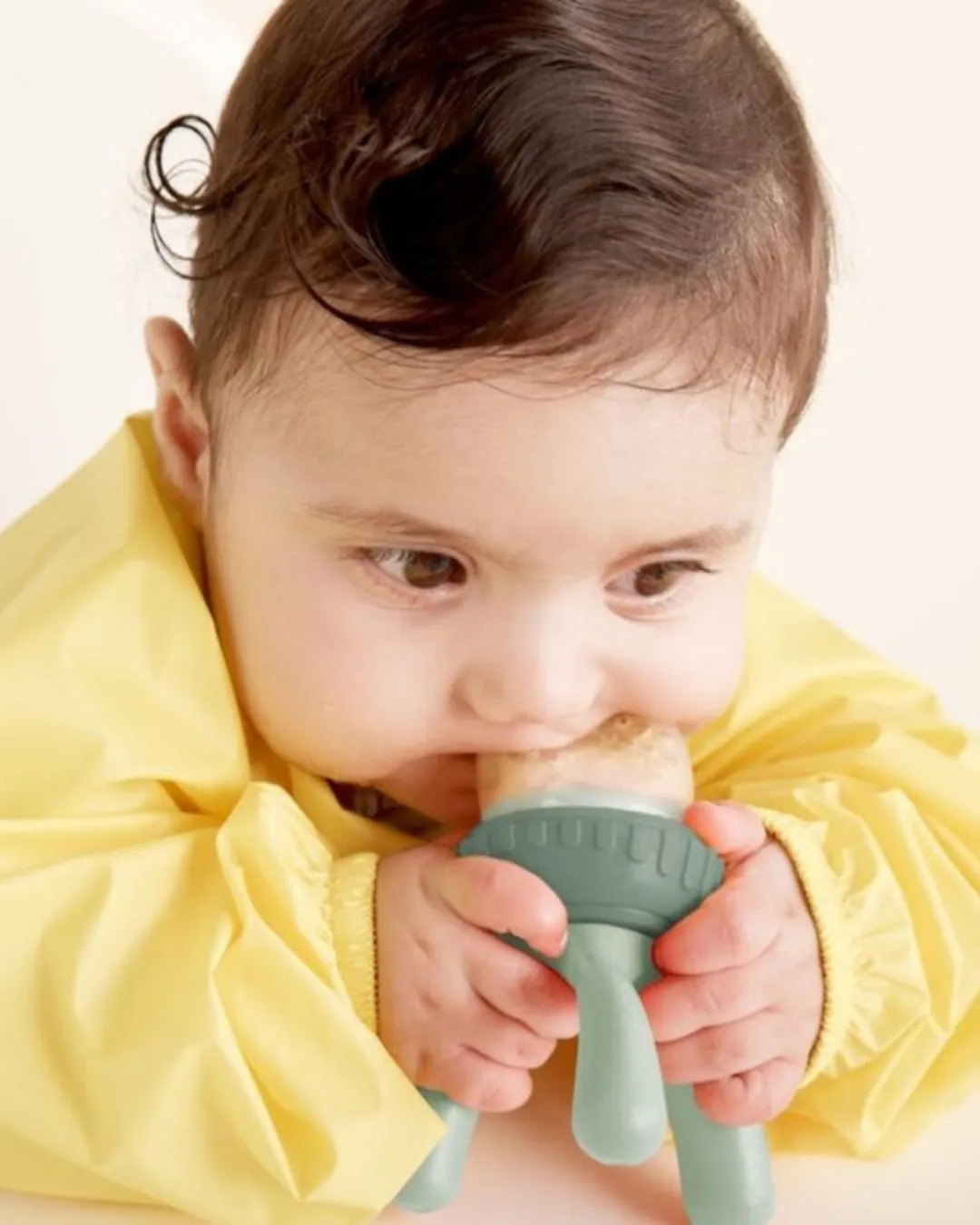 B.box - gryzak silikonowy do podawania pokarmu Szałwia B.box - gryzak silikonowy do podawania pokarmu Szałwia