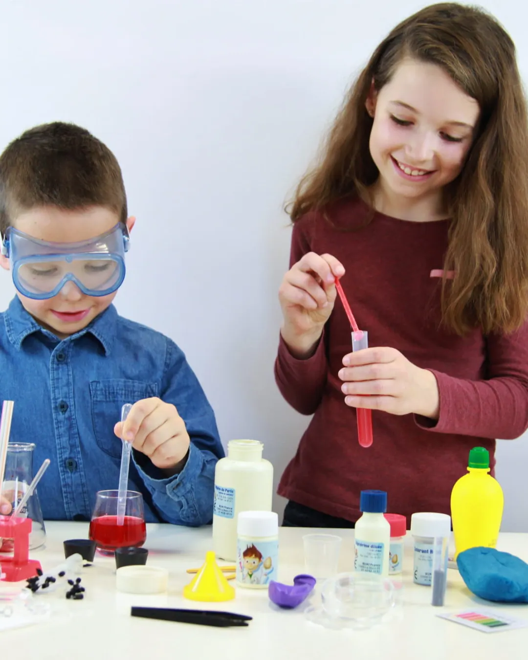 Buki - laboratorium chemiczne 150 eksperymentów Buki - laboratorium chemiczne 150 eksperymentów