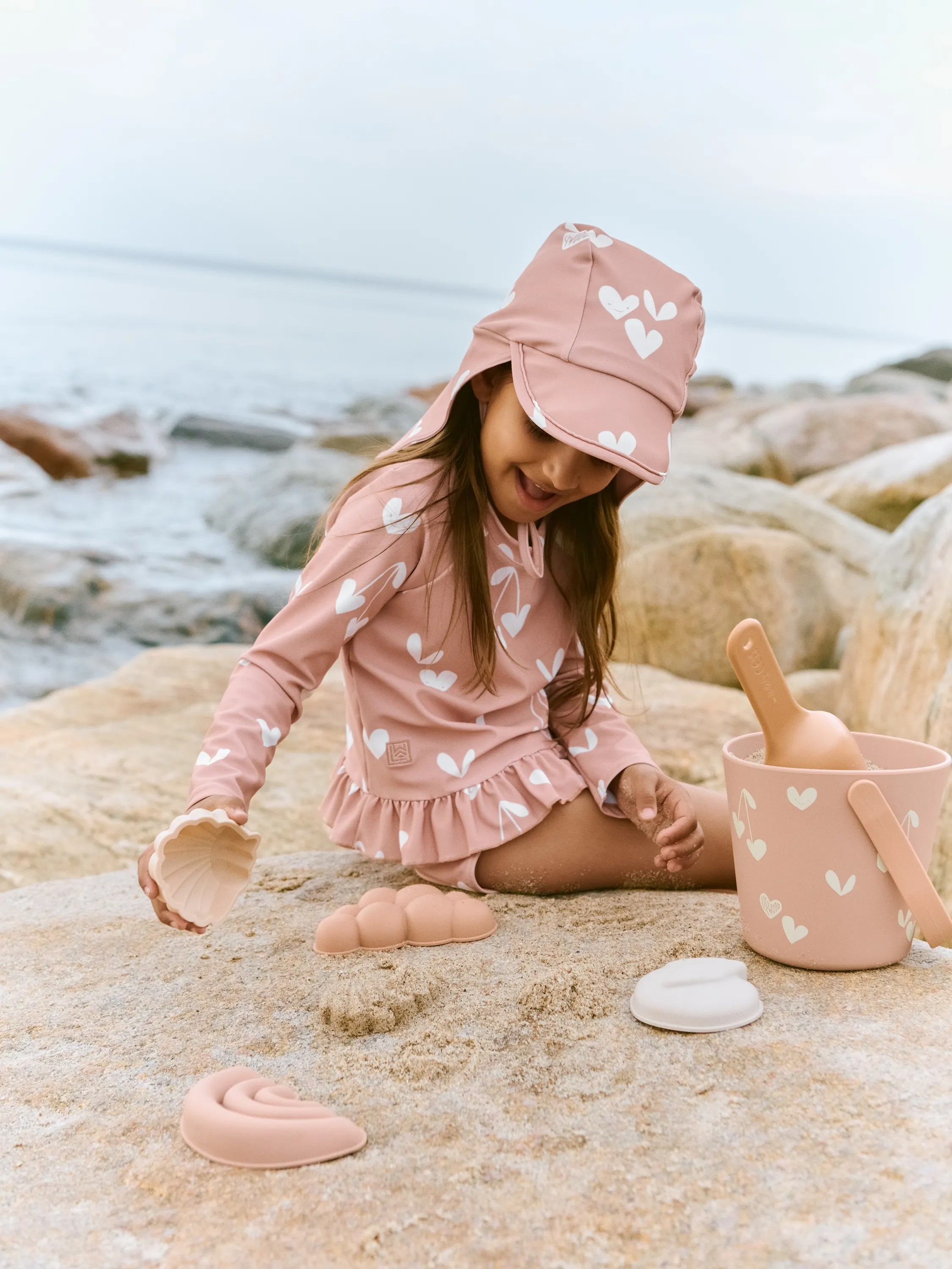 Liewood - zestaw plażowy Gilma Sweethearts / Pale tuscany