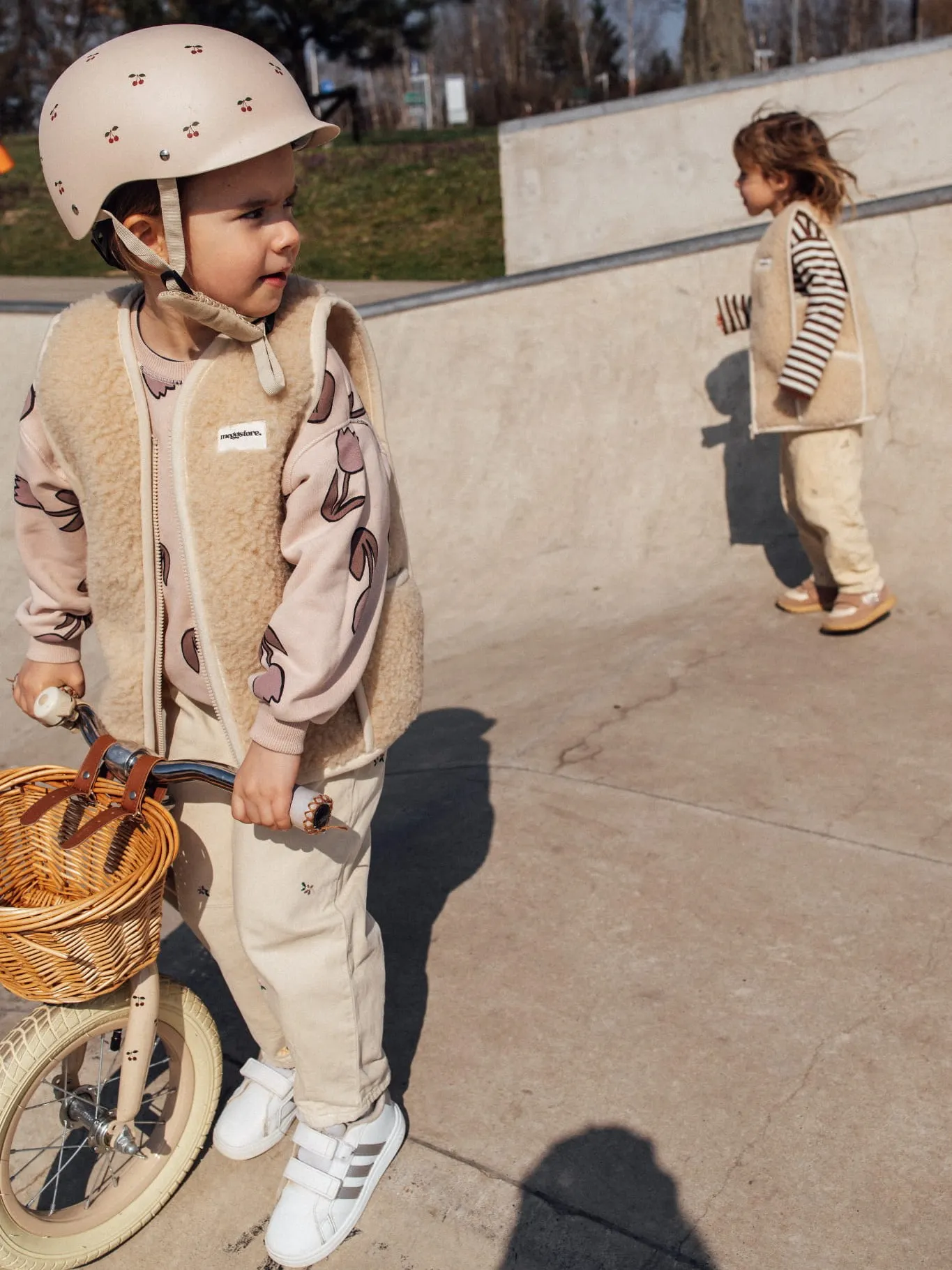 Meggstore - kamizelka wełniana dziecięca Almond