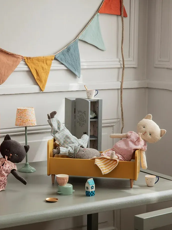 Maileg - drewniane łóżeczko dla króliczków Yellow Maileg - drewniane łóżeczko dla króliczków Yellow