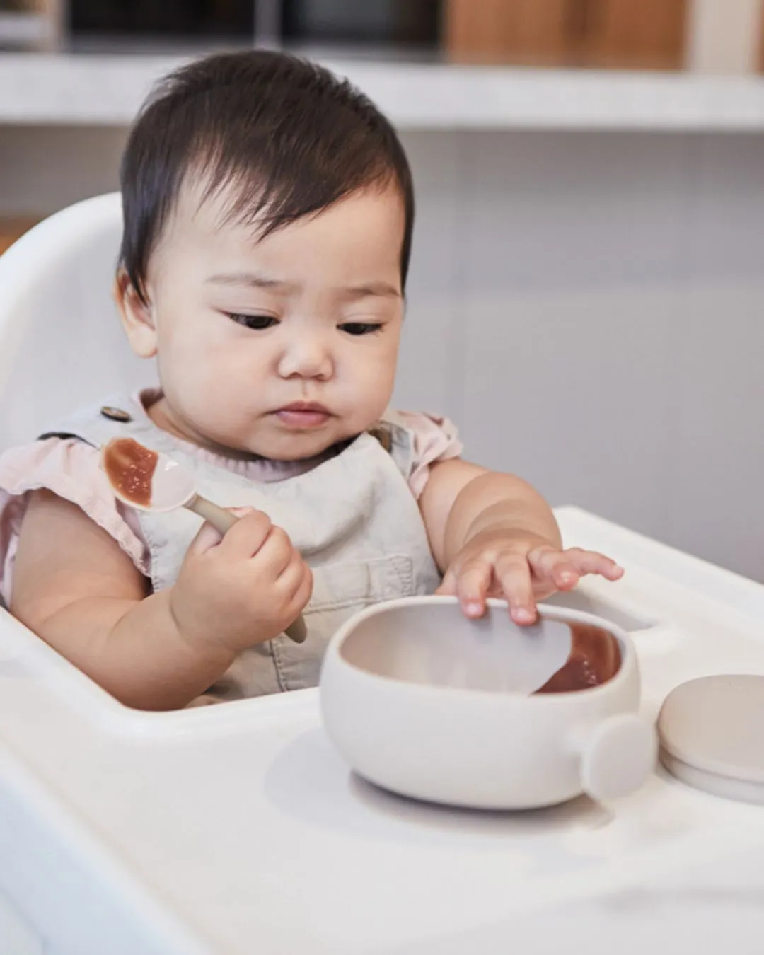 B.box - silikonowa miseczka z pokrywką Latte B.box - silikonowa miseczka z pokrywką Latte