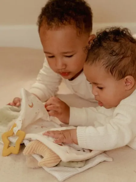 Little Dutch - duża książeczka aktywizująca Newborn Naturals