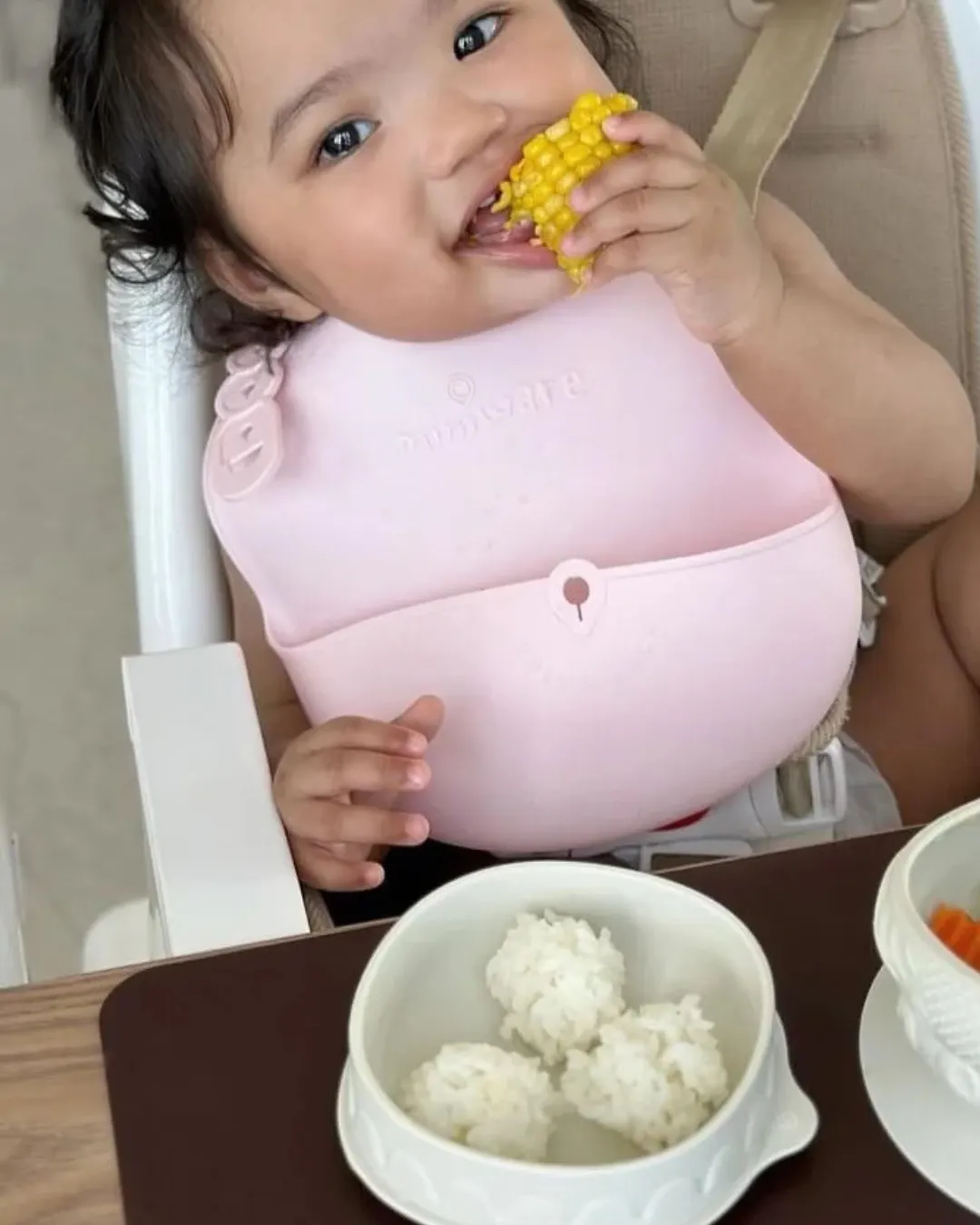 Miniware - silikonowy śliniak Roll & Lock Cotton Candy