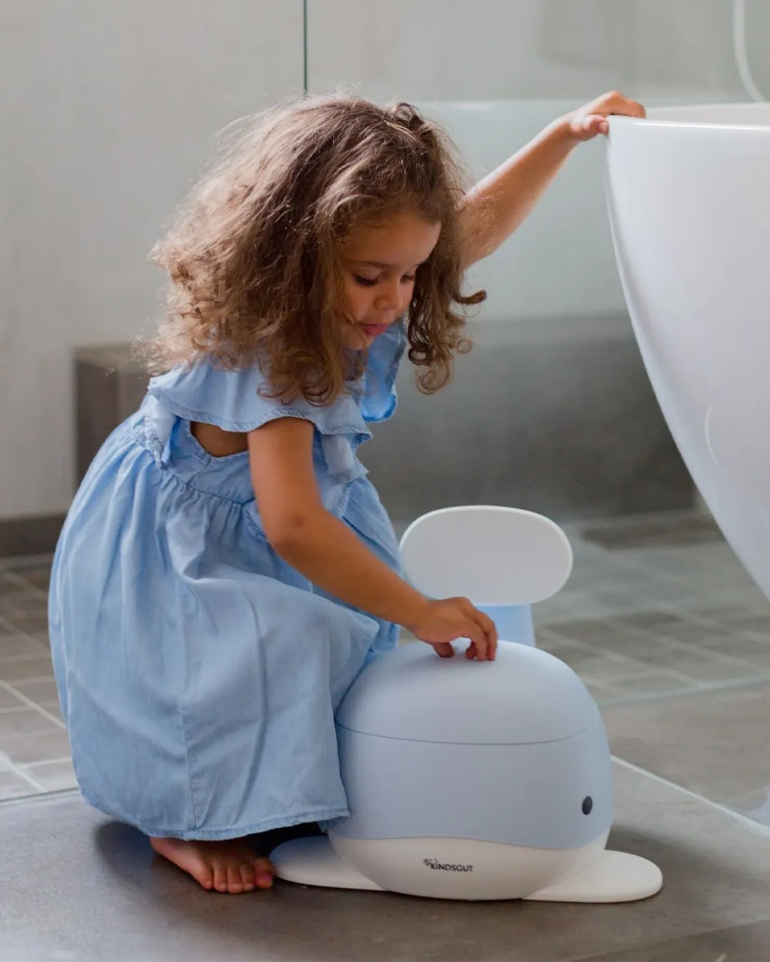 Kindsgut - nocnik dziecięcy Wieloryb jasnoniebieski