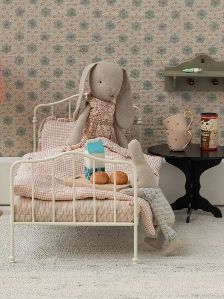 Maileg - łóżko miniaturowe dla myszek Mini Purple Maileg - łóżko miniaturowe dla myszek Mini Purple