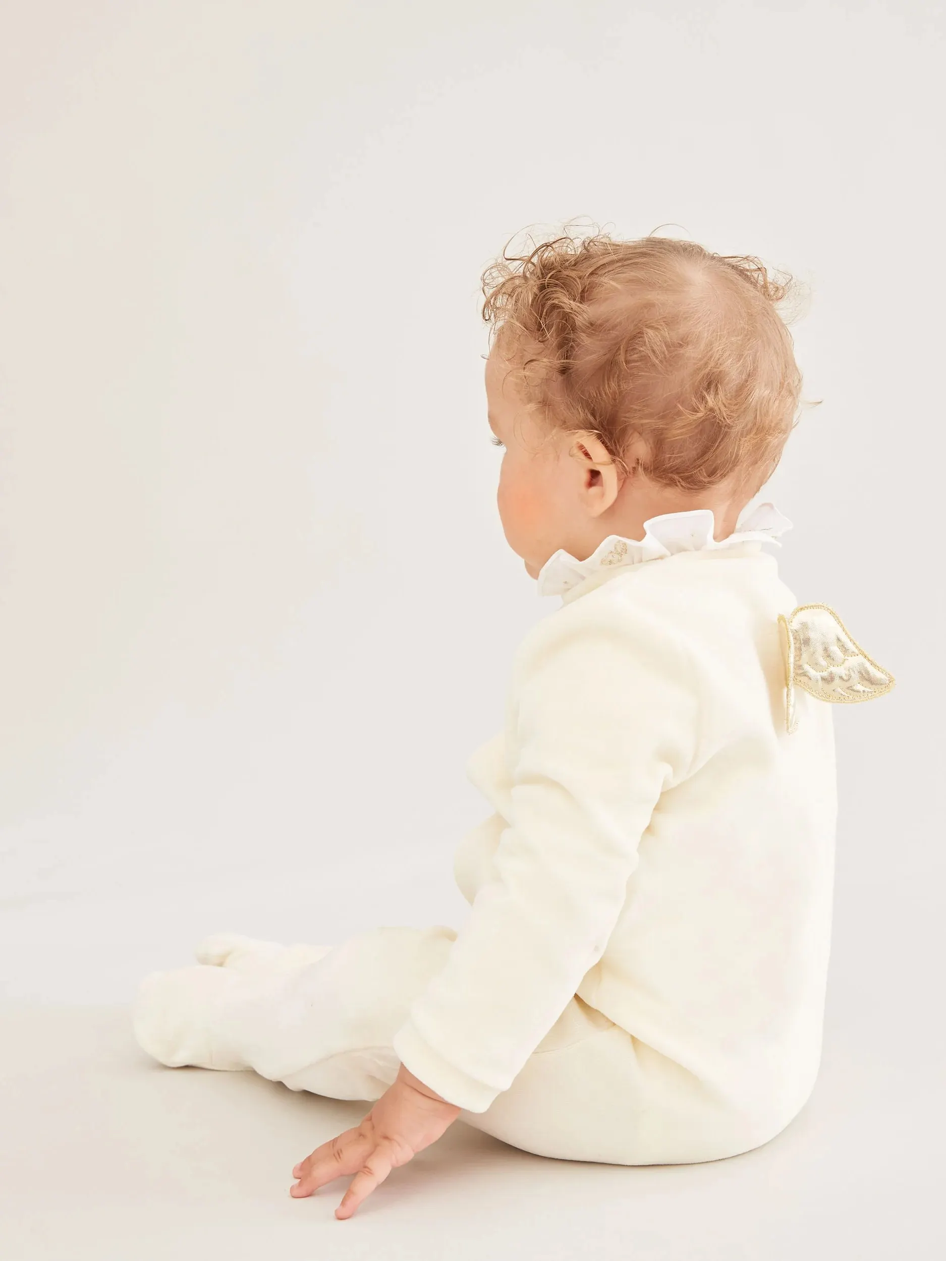 Welurowy pajacyk niemowlęcy kremowy Marie-Chantal Velour Angel Wing Welurowy pajacyk niemowlęcy kremowy Marie-Chantal Velour Angel Wing