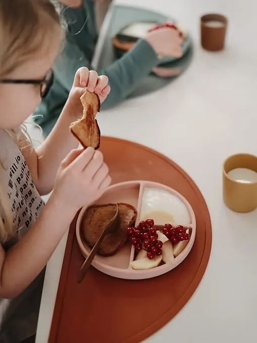 Mushie - talerzyk silikonowy z przyssawką Blush