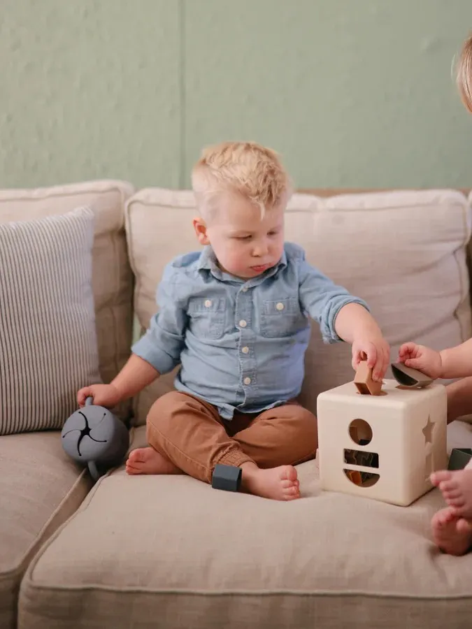Mushie - kubek niewysypek na przekąski Stone Mushie - kubek niewysypek na przekąski Stone