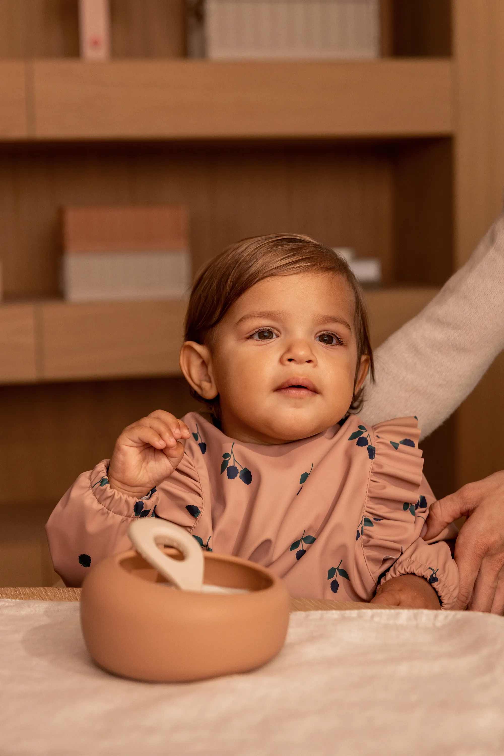 Liewood - śliniak dziecięcy z długim rękawem Merle Ruffle Cape Bib