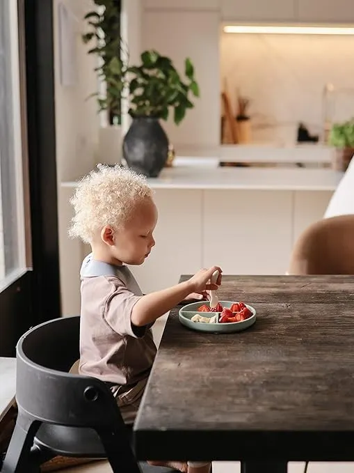 Mushie - śliniak silikonowy z kieszonką Cambridge Blue