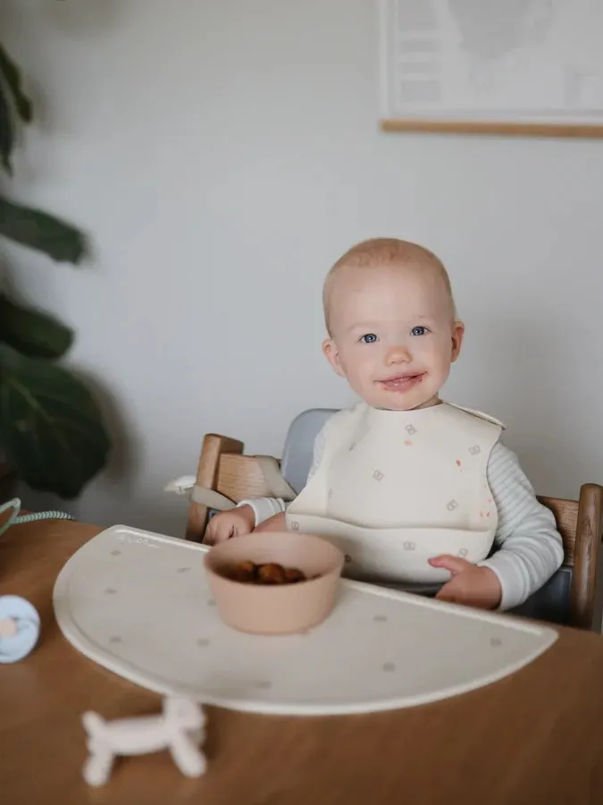 Mushie - podkładka silikonowa na stół Pretzel Mushie - podkładka silikonowa na stół Pretzel