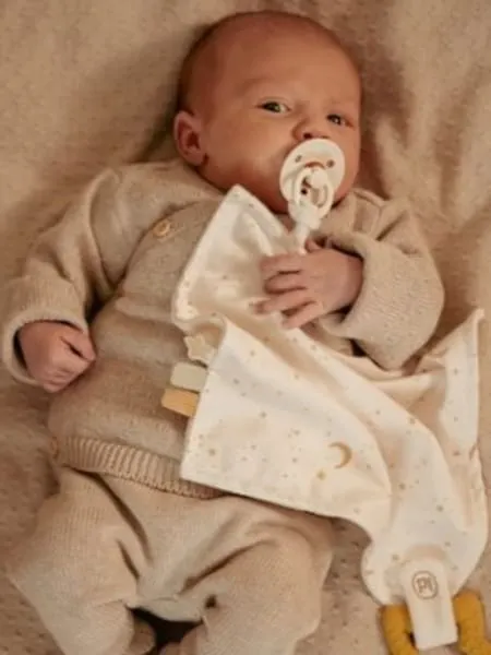 Little Dutch - przytulaczek z zawieszką do smoczka i gryzakiem Newborn Naturals