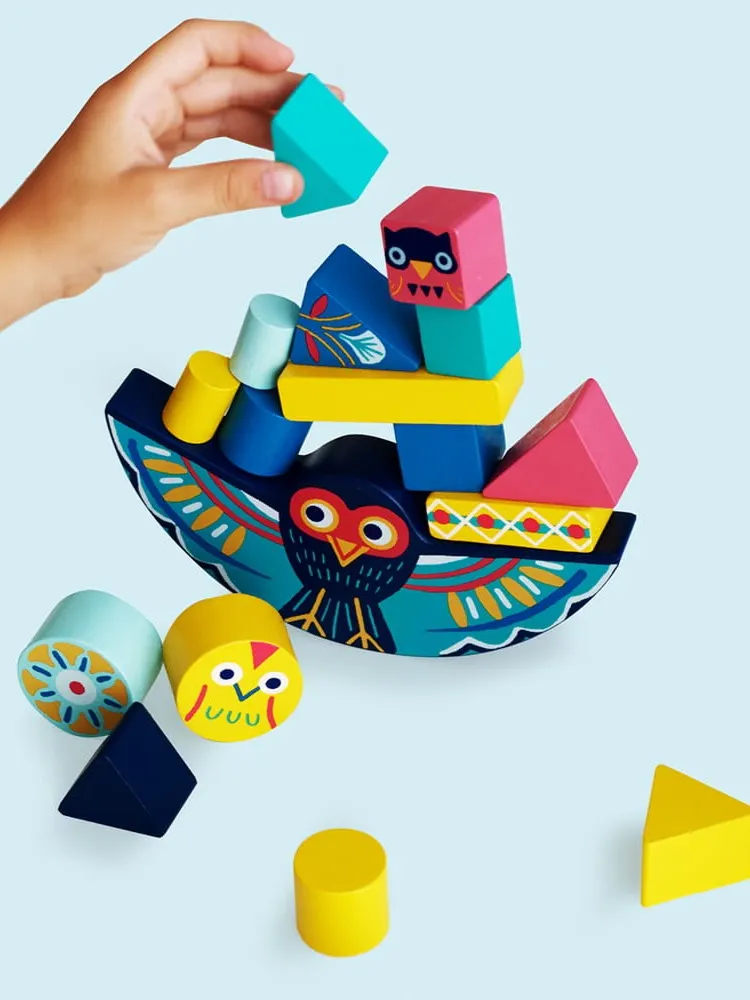 Djeco - drewniana zabawka balansująca sowa Djeco - drewniana zabawka balansująca sowa