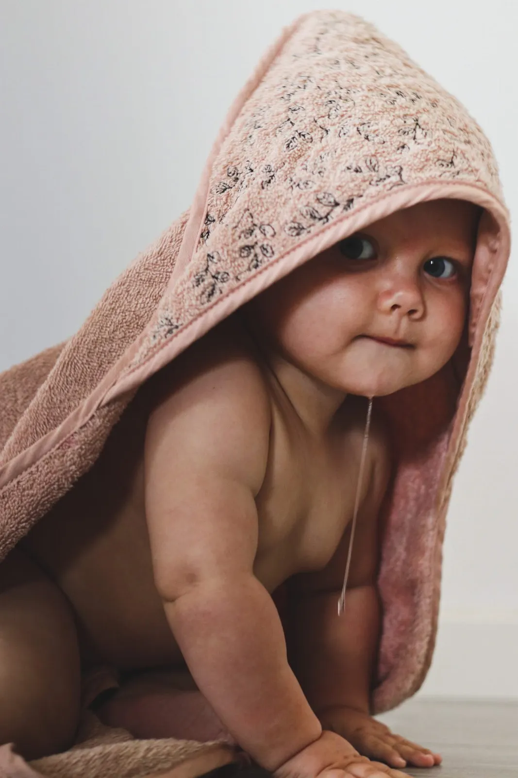 Natruba - ręcznik z kapturem z bawełny organicznej różowy Natruba - ręcznik z kapturem z bawełny organicznej różowy