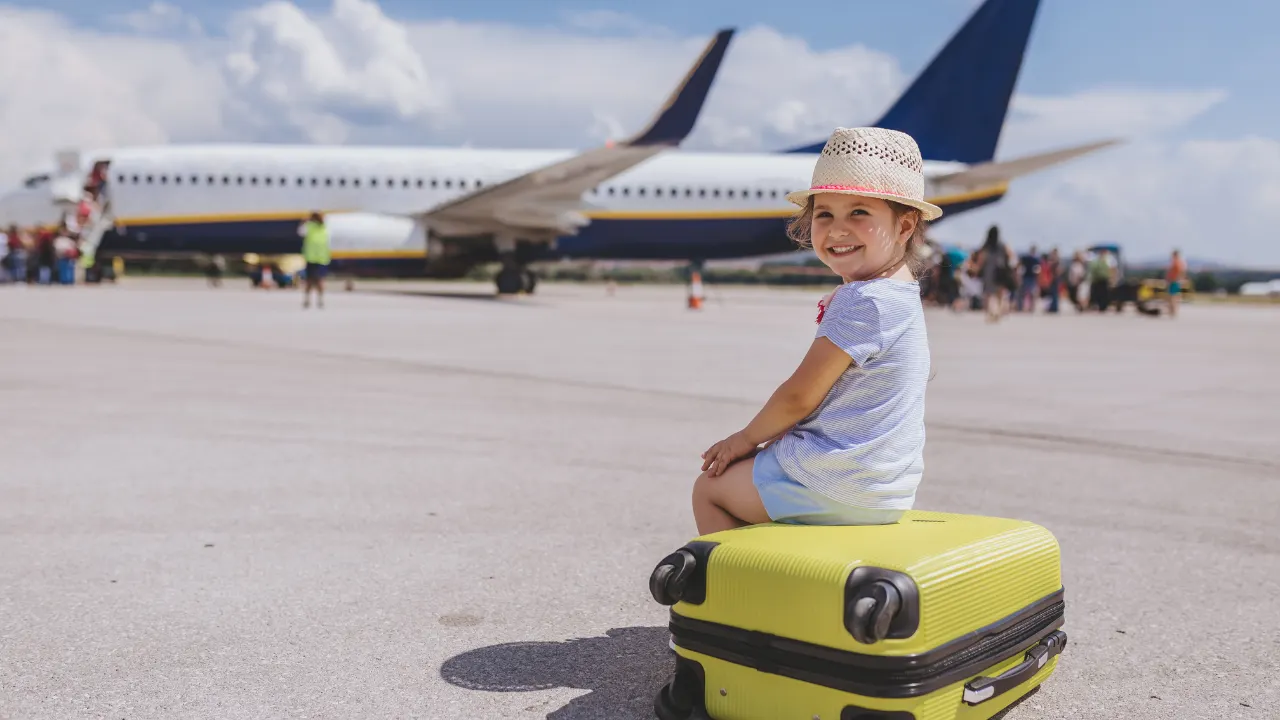 Co zabrać na podróż z dzieckiem samolotem?