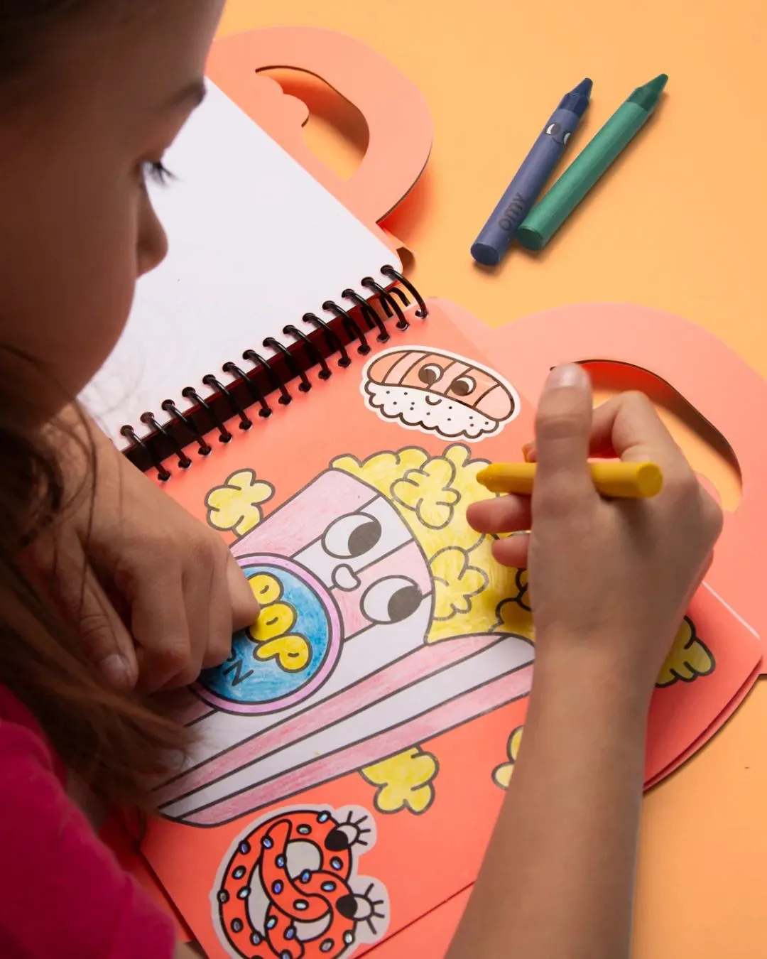 Omy - zestaw do kolorowania z naklejkami Yummy