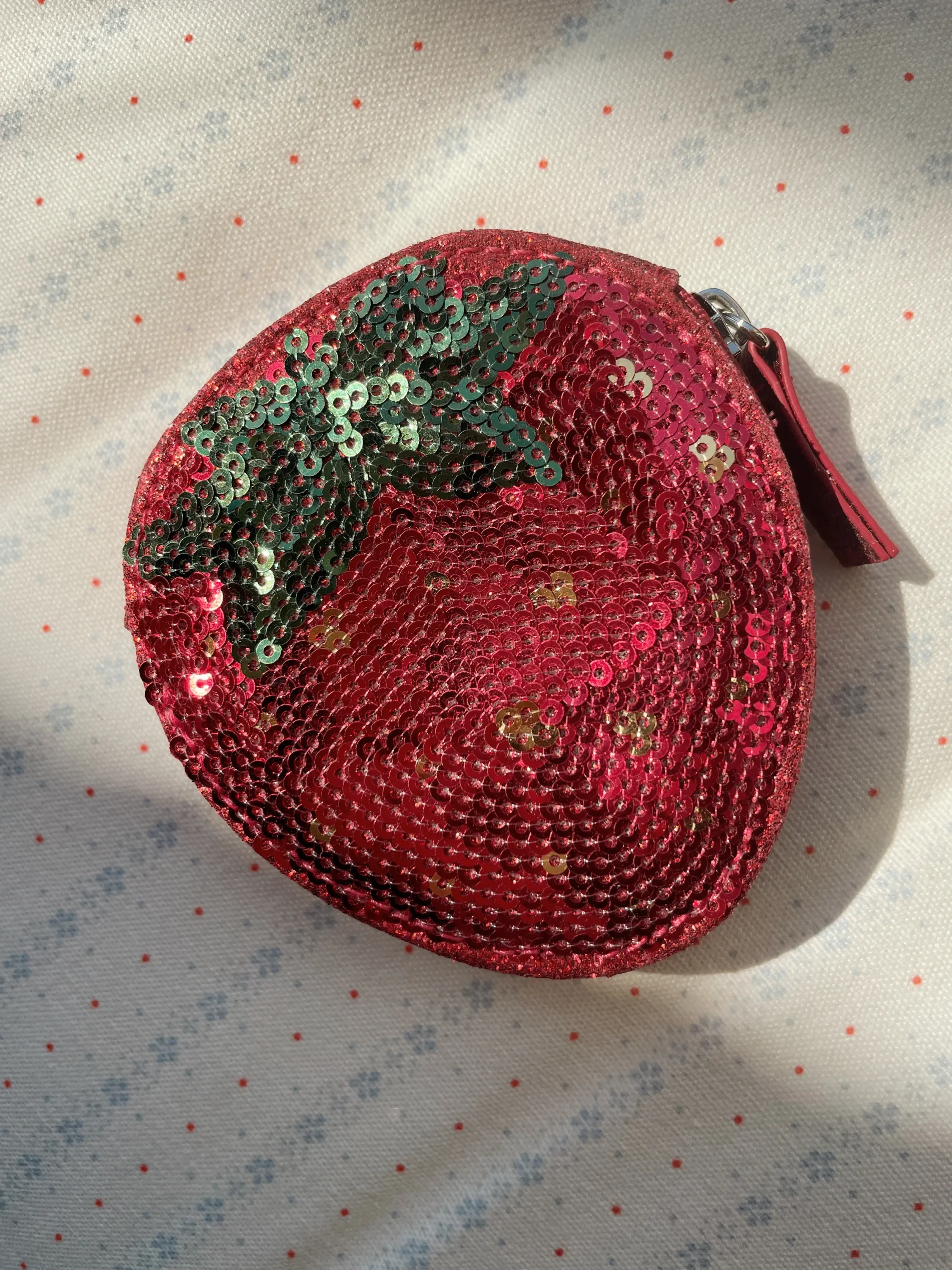 Konges Sløjd - portfel dziecięcy Fraise w kształcie truskawki