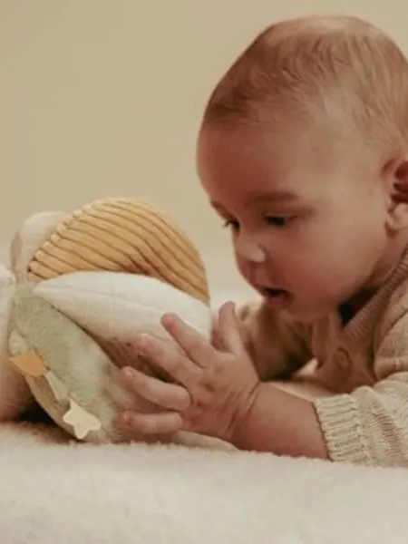 Little Dutch - piłeczka sensoryczna Newborn Naturals