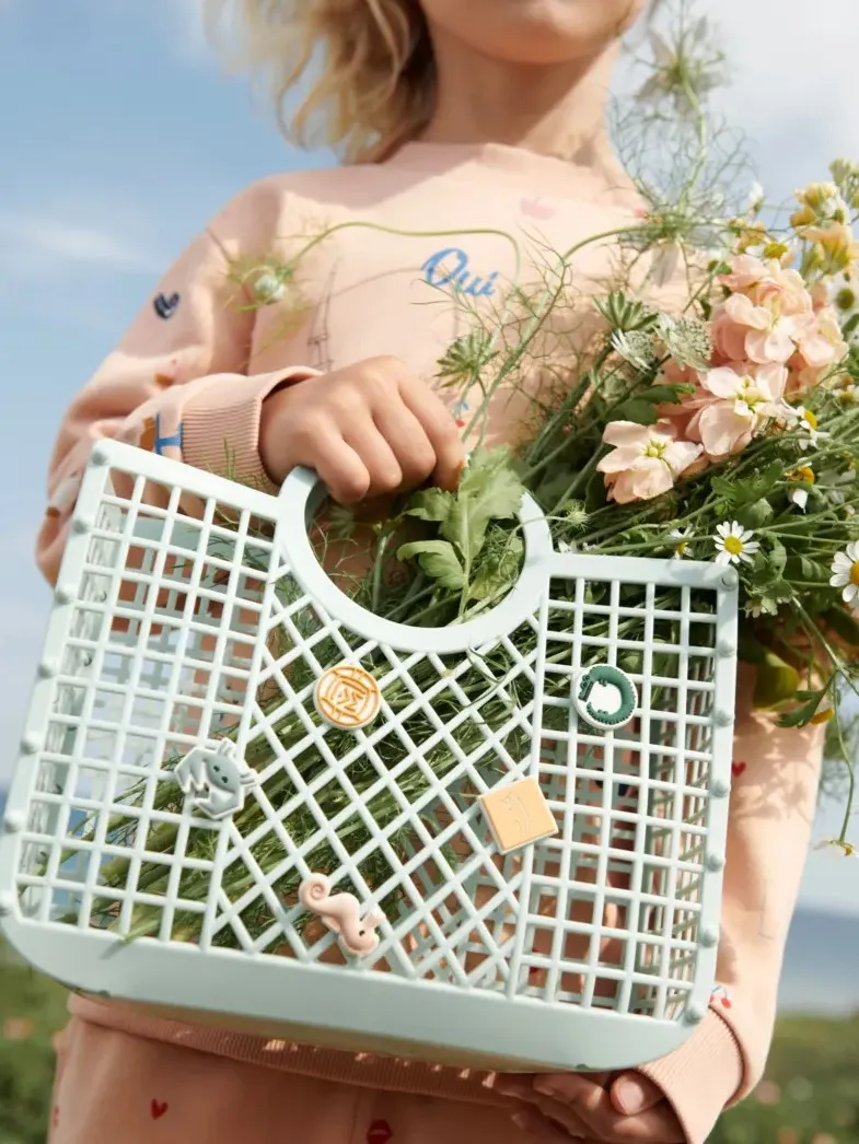 Liewood - średniej wielkości koszyk torebka dziecięca Samantha Charms light peppermint Liewood - średniej wielkości koszyk torebka dziecięca Samantha Charms light peppermint